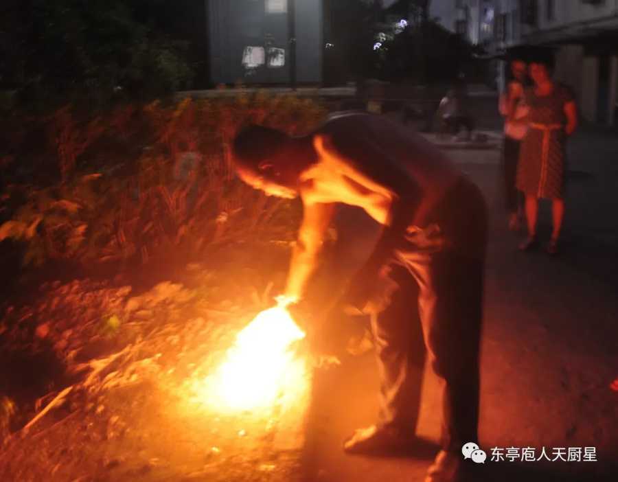 【东台人文】东台古老的民俗——中元节的“斋孤”.jpg