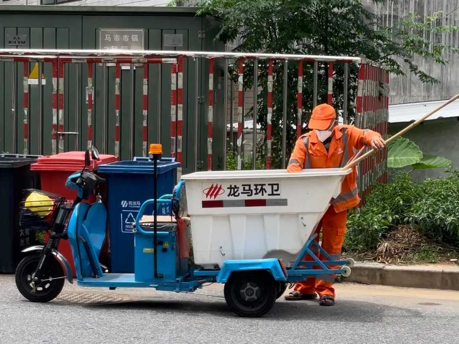 老人离世，旧床垫被扔，里面竟藏了15万！后续来了…….jpg