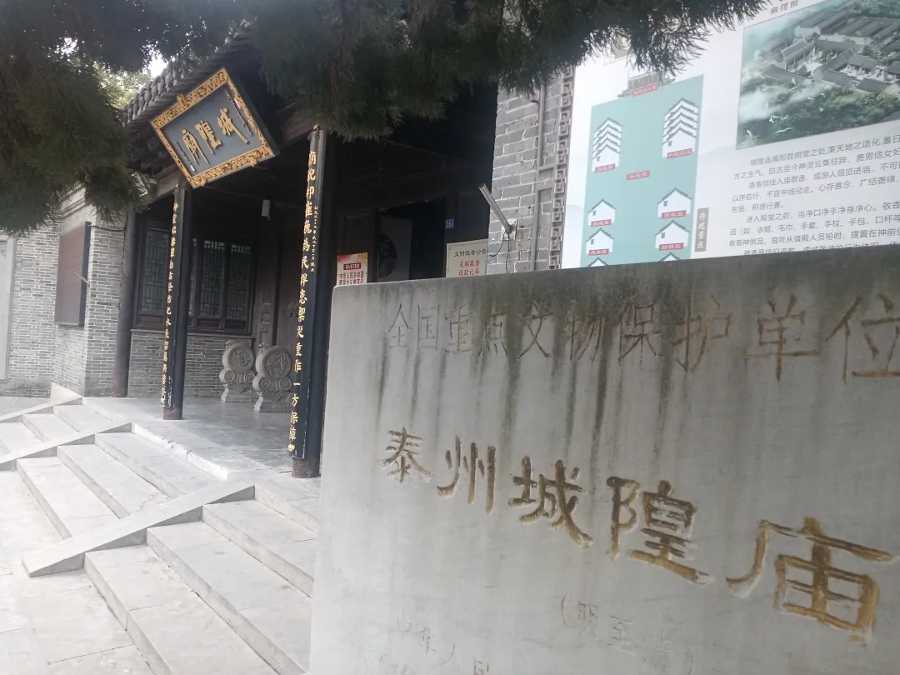 信不信由你！泰州城隍庙曾有赤链蛇，道行很深.jpg