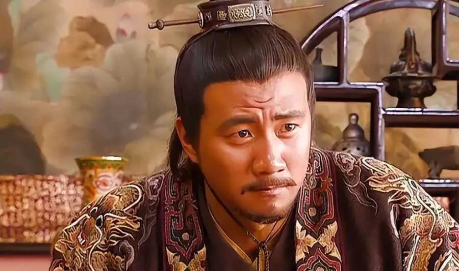 朱元璋去拜佛，问方丈：朕要下跪吗？方丈回答8字救了全寺的人_2.jpg