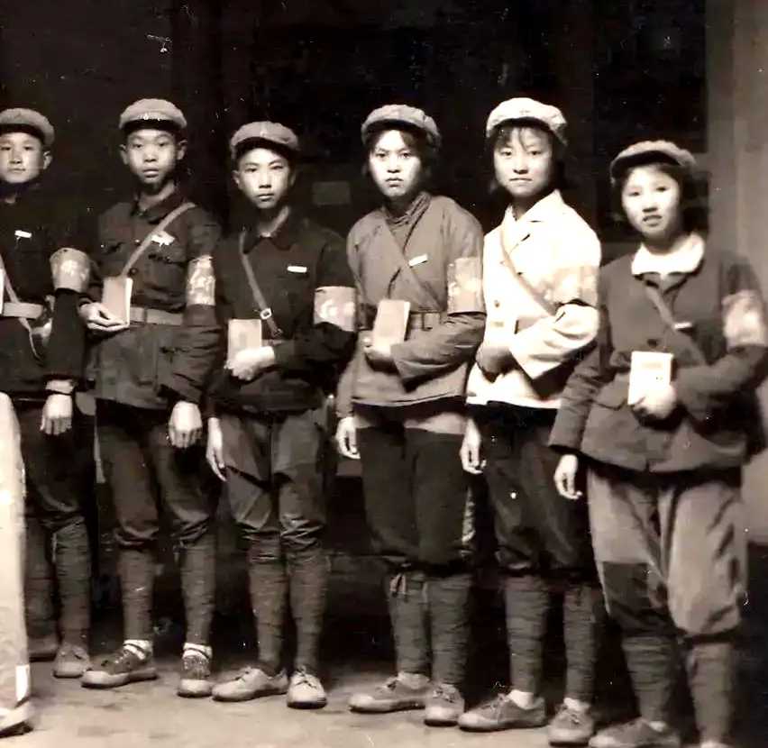 丑陋的“老三届”.jpg